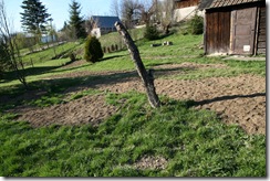 Altánok, kopanie základov.