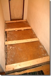 Podlaha v chodbicke
